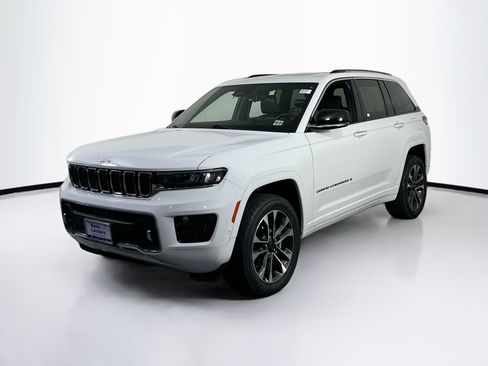 Used 2022 Jeep Grand Cherokee Overland w/ Luxury Tech Group IV AWD/4WD image 1