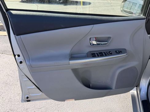 Used 2017 Toyota Prius V Four image 16