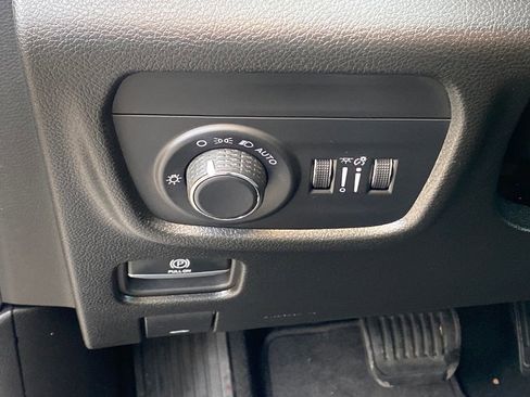 Used 2024 Jeep Grand Cherokee L Laredo image 28