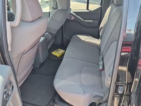 Used 2008 Nissan Frontier SE w/ SE Value Truck Pkg AWD/4WD image 9