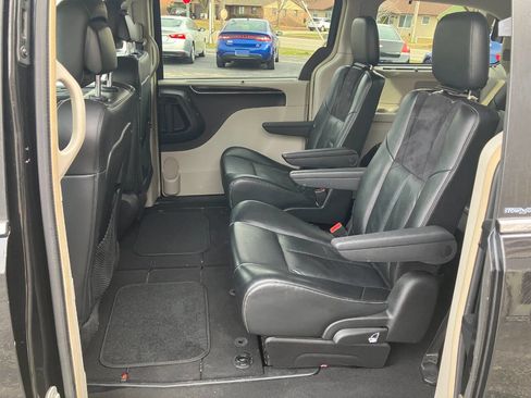 Used 2013 Chrysler Town & Country Limited w/ Trailer Tow Group image 11