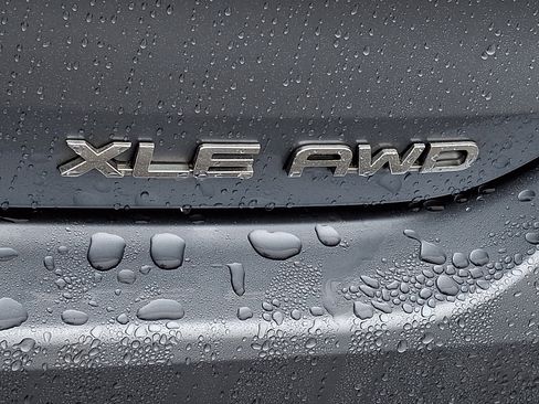 Used 2021 Toyota Highlander XLE image 31