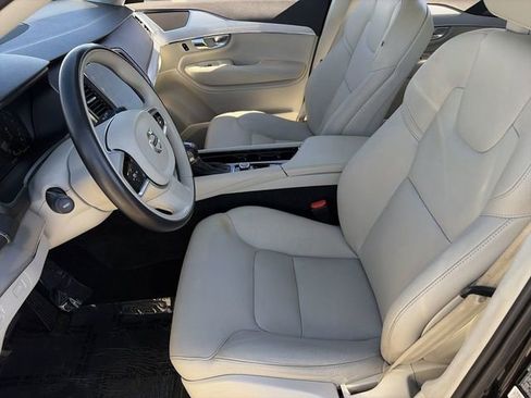 Used 2018 Volvo XC90 T5 Momentum w/ Convenience Package image 21