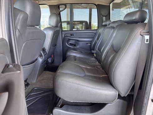 Used 2004 Chevrolet Silverado 2500 LT AWD/4WD image 5