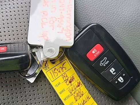 Used 2023 Toyota Highlander Limited image 7