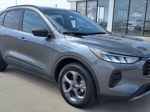 Used 2025 Ford Escape ST-Line image 2