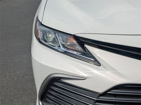 Used 2022 Toyota Camry LE image 11