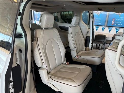 Used 2018 Chrysler Pacifica Limited w/ Tire & Wheel Group image 23