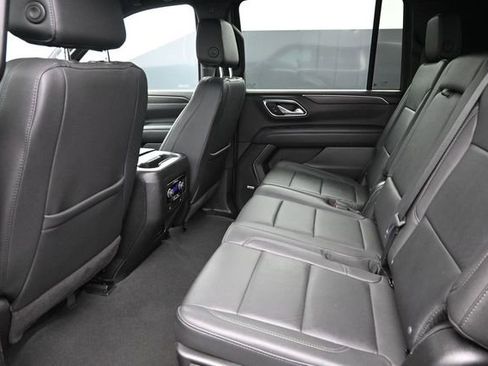 Used 2024 Chevrolet Suburban LT AWD/4WD image 14