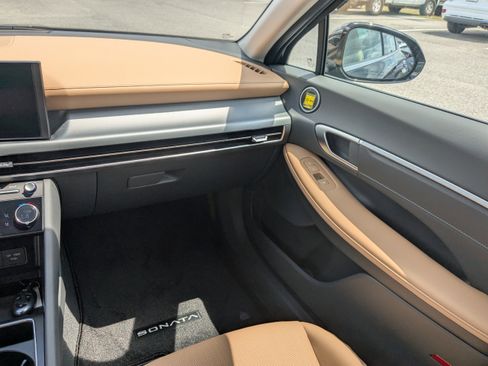 New 2025 Hyundai Sonata Limited FWD image 16