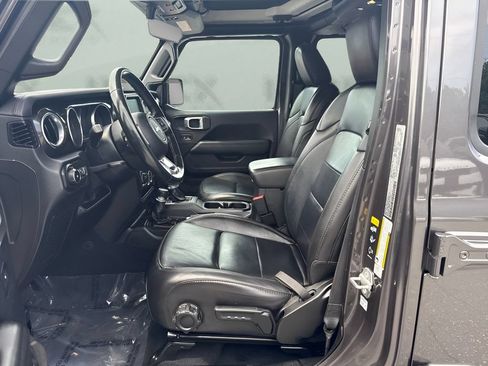 Used 2020 Jeep Wrangler Unlimited Sahara AWD/4WD image 5