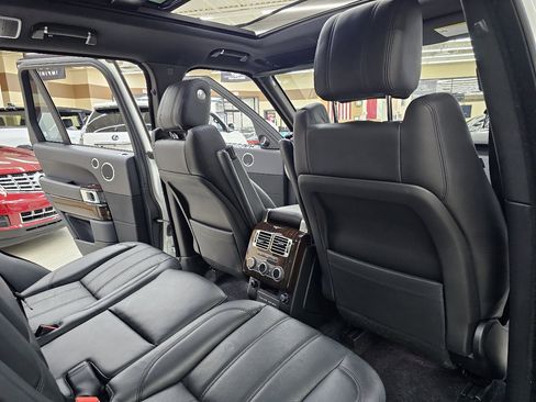 Used 2017 Land Rover Range Rover HSE image 24