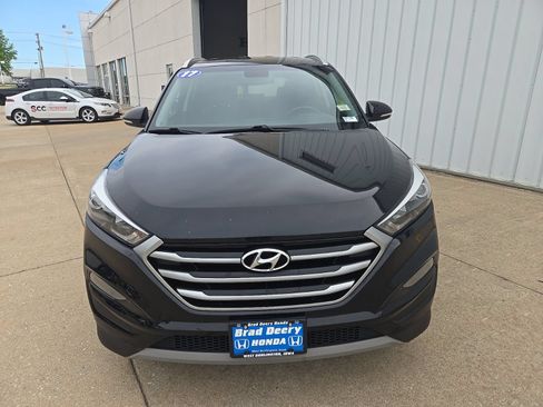 Used 2017 Hyundai Tucson Limited AWD/4WD image 3