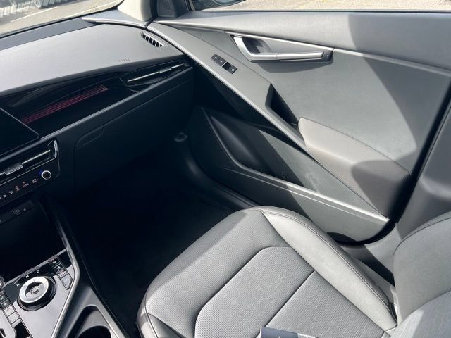 New 2026 Kia Niro Wave w/ Wave Preserve Package FWD image 11