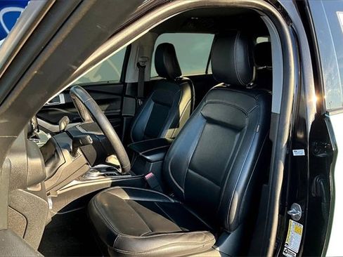Used 2021 Ford Explorer XLT w/ Equipment Group 202A image 22
