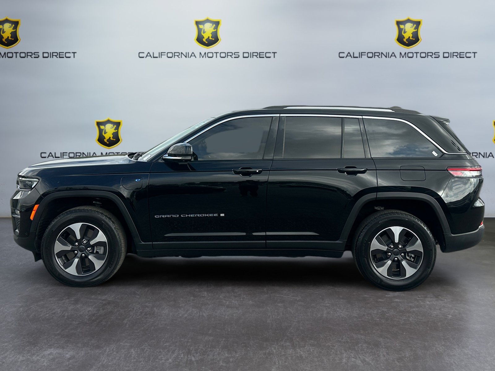 Used 2023 Jeep Grand Cherokee 4WD 4xe w/ Luxury Tech Group II image 2