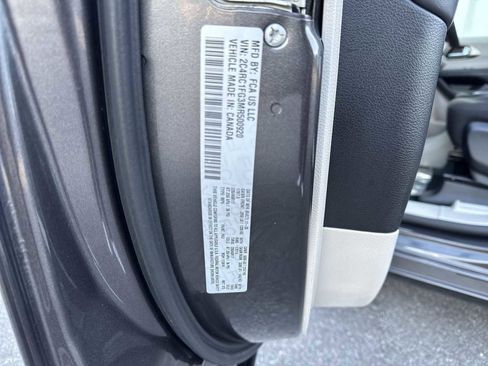 Used 2021 Chrysler Pacifica Touring image 34