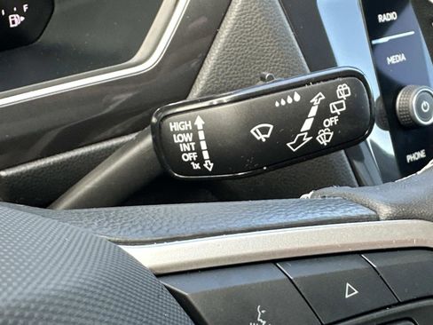 Used 2024 Volkswagen Tiguan SE image 23