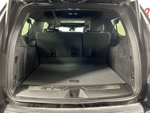 Used 2025 Chevrolet Suburban Z71 w/ Comfort Package AWD/4WD image 24