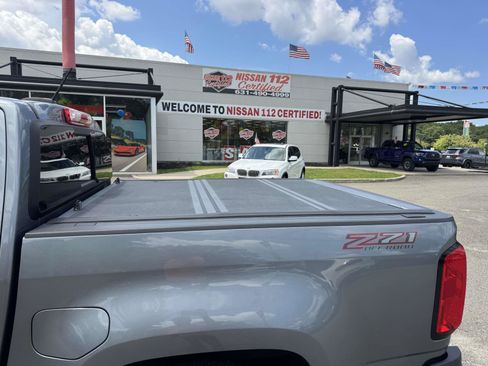 Used 2022 Chevrolet Colorado Z71 AWD/4WD image 18