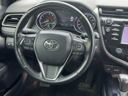 Used 2020 Toyota Camry SE w/ Moonroof Package image 13