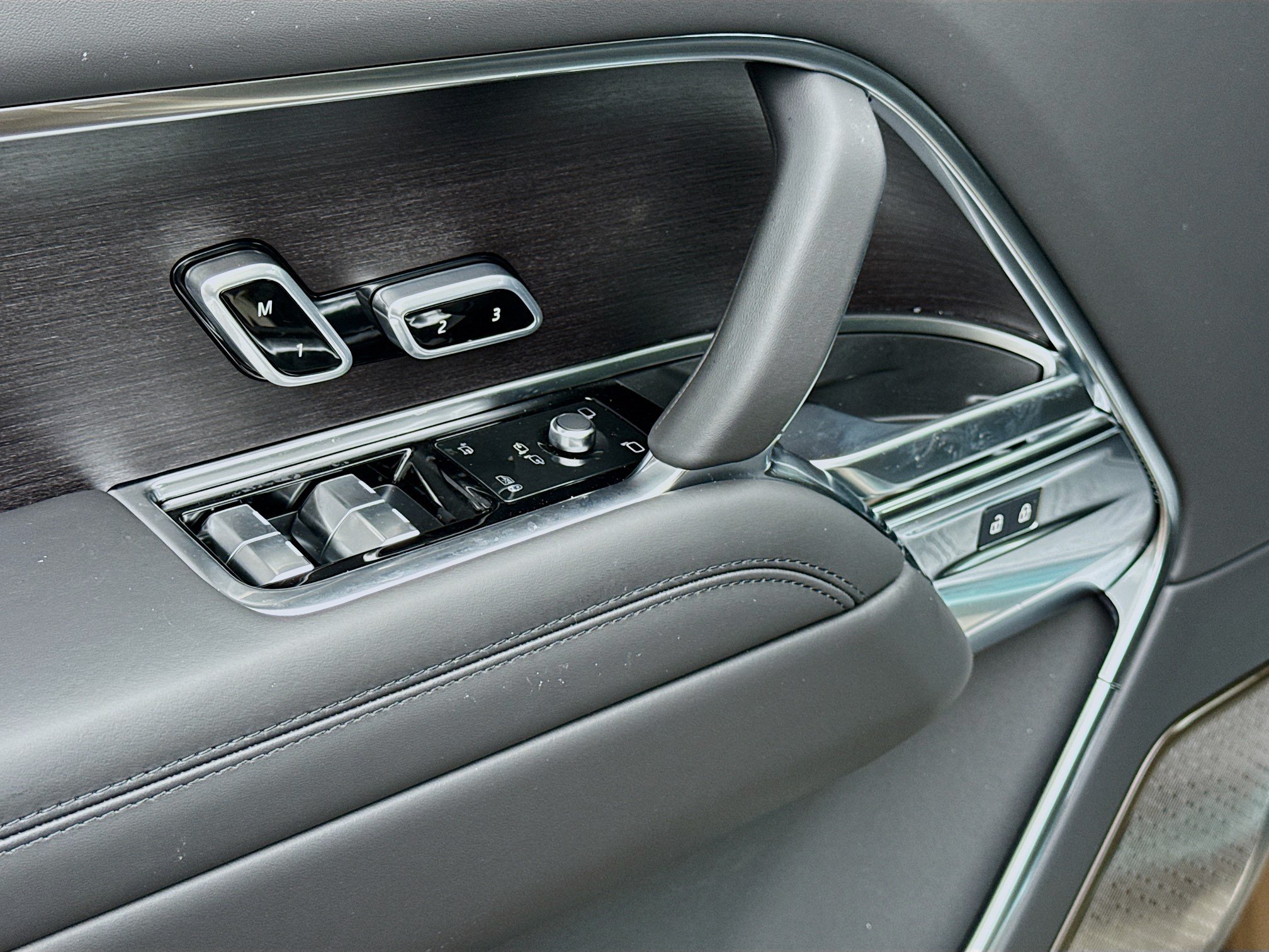 New 2026 Land Rover Range Rover Autobiography AWD/4WD image 23
