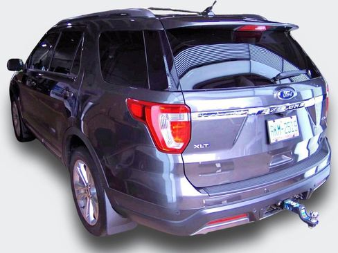 Used 2019 Ford Explorer XLT w/ Equipment Group 202A AWD/4WD image 4