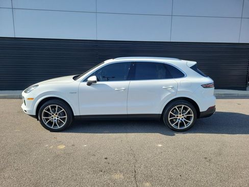 Certified 2022 Porsche Cayenne S AWD/4WD image 2