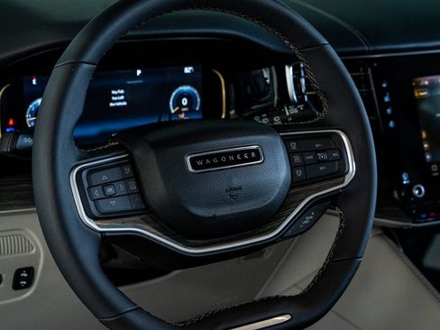 Used 2023 Jeep Wagoneer Series III w/ Preferred Equipment Group image 37