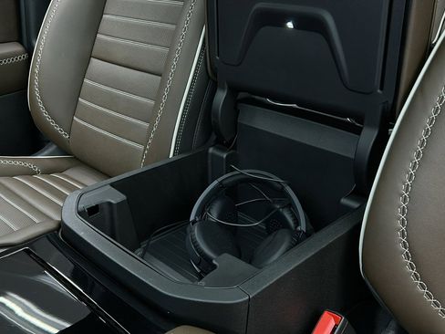 Used 2025 GMC Yukon XL Denali Ultimate image 32