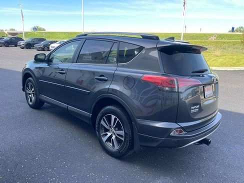 Used 2018 Toyota RAV4 XLE AWD/4WD image 4