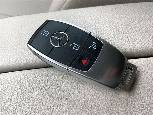 Used 2022 Mercedes-Benz GLB 250 image 14