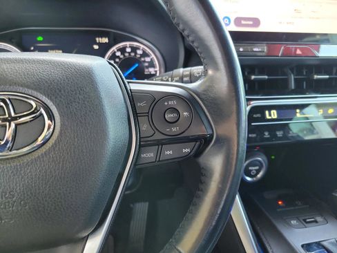 Used 2023 Toyota Venza XLE image 19