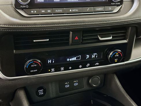 Used 2025 Nissan Rogue SV image 23