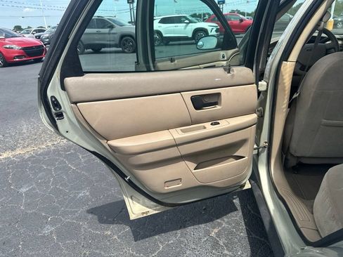 Used 2006 Ford Taurus SE FWD image 12