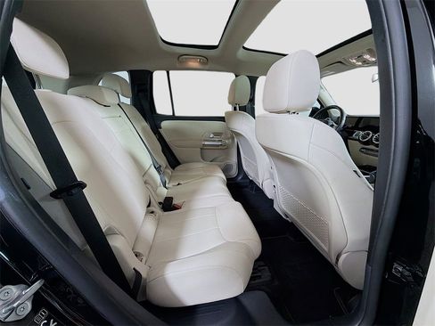 Certified 2023 Mercedes-Benz GLB 250 4MATIC image 28