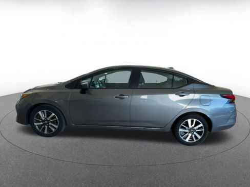 Used 2025 Nissan Versa SV image 9