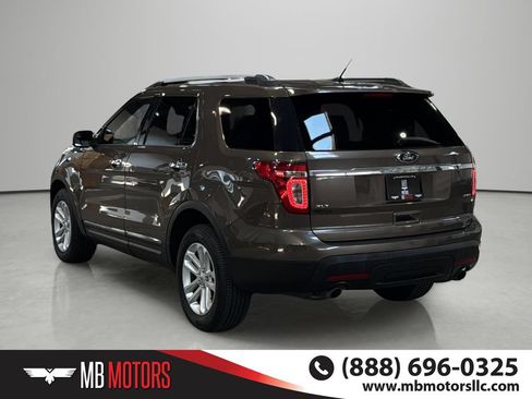 Used 2015 Ford Explorer XLT AWD/4WD image 3