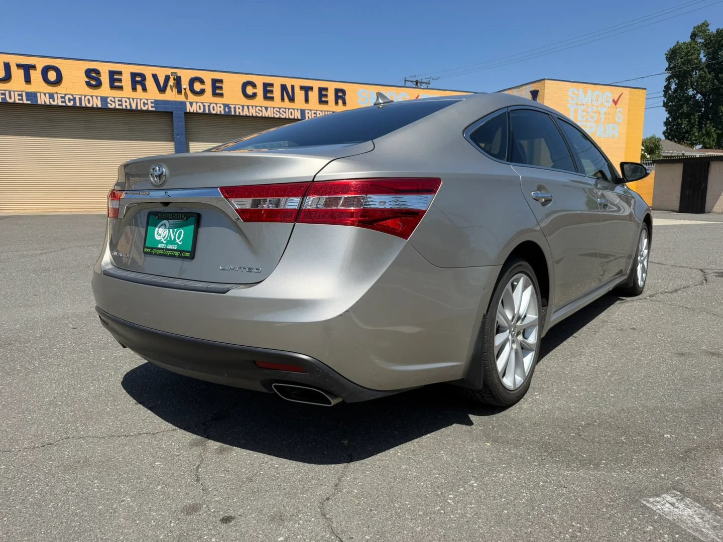 Used 2013 Toyota Avalon Limited w/ Technology Pkg FWD image 6