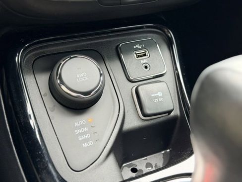 Used 2020 Jeep Compass Limited image 16