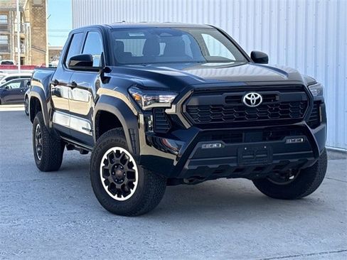 Used 2024 Toyota Tacoma TRD Off-Road image 2