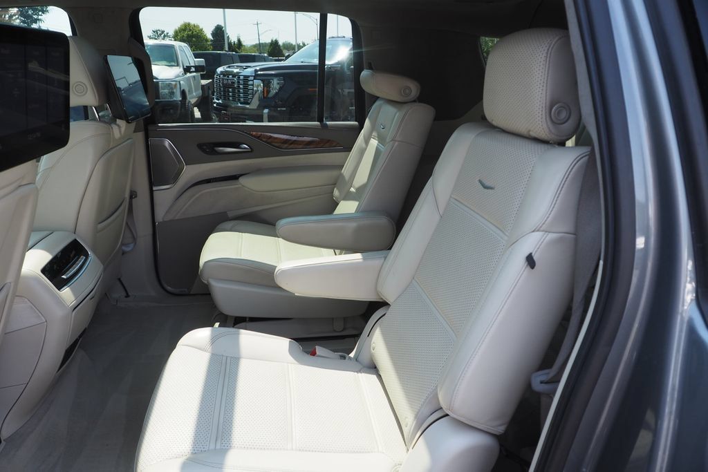 Used 2021 Cadillac Escalade ESV Sport Platinum w/ Heavy-Duty Trailer Package AWD/4WD image 16