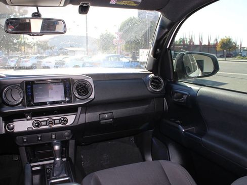 Used 2016 Toyota Tacoma TRD Off-Road image 27