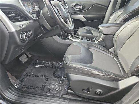 Used 2018 Jeep Cherokee Latitude Plus image 15