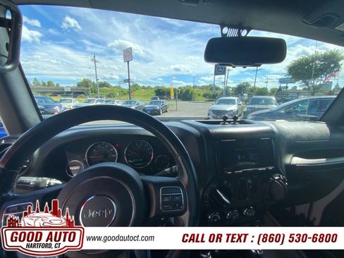 Used 2015 Jeep Wrangler Unlimited Sahara w/ Dual Top Group AWD/4WD image 14