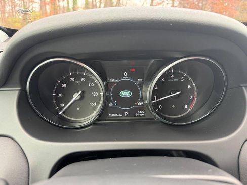 Used 2019 Land Rover Discovery Sport SE image 18