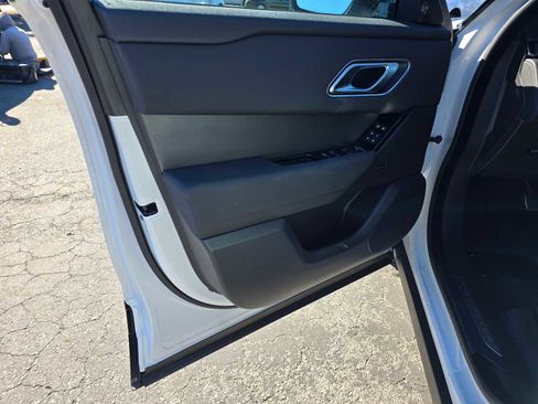 Used 2025 Land Rover Range Rover Velar Dynamic SE image 23