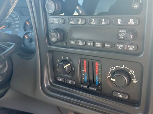 Used 2004 Chevrolet Silverado 1500 LS w/ Light Duty Power Package RWD image 7