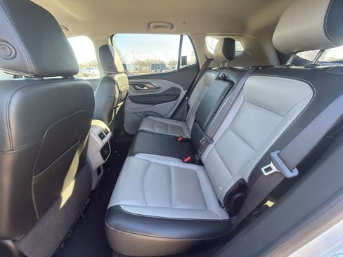 Used 2023 GMC Terrain SLT image 8