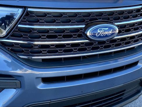 Used 2021 Ford Explorer XLT image 32